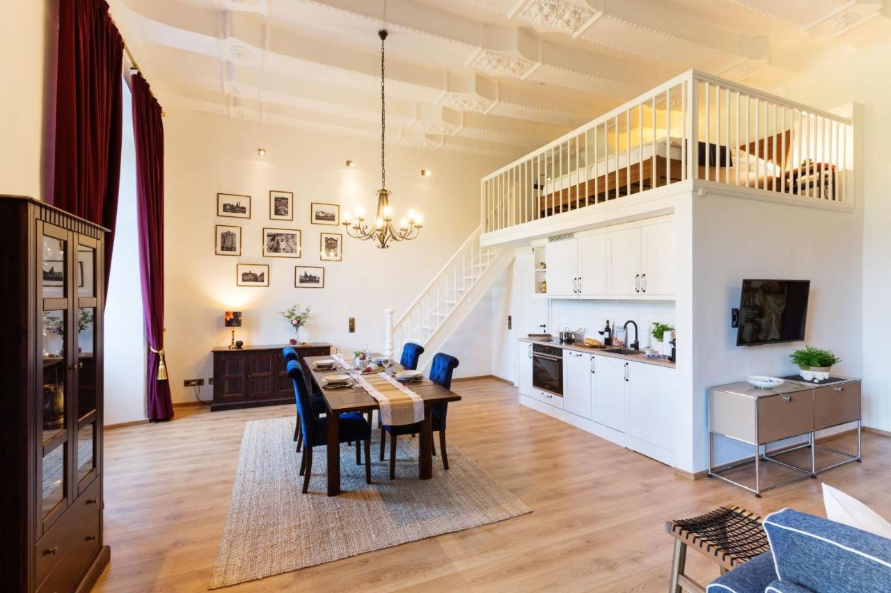 Ferienwohnung Saalstube - Schloss Adolphsburg キルヒウンデム エクステリア 写真